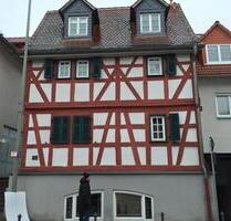 Helle 2-Zimmer-Wohnung mit Einbauküche in zentraler Lage von Bad - Frankfurt am Main Sossenheim