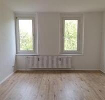 Renovierte 2-Zimmer-Wohnung im Dachgeschoss zu vermieten! - Duisburg Hamborn