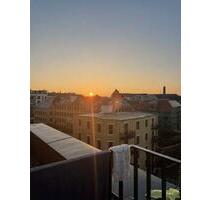 Schöne Dachgeschosswohnung mit EBK und Balkon - Leipzig Süd