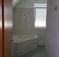 Helle 3 Zimmer Dachwohnung - 550,00 EUR Kaltmiete, ca.  69,00 m² in Poppenhausen (PLZ: 97490)
