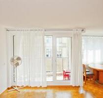 2 Zi- whg mit Süd-Balkon, Aufzug u. EBK in der Neuen Schönhauser Str. - Berlin