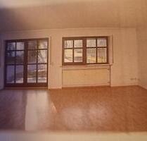 2-Zi-Wohnung in Seenähe - 800,00 EUR Kaltmiete, ca.  65,00 m² in Prien am Chiemsee (PLZ: 83209)