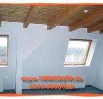 2-Zimmer-Dachwohnung mit EINBAUKÜCHE in der beliebten Nordvorstadt zu vermieten! - Zwickau Zwickau-Nord