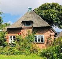 Reetdachhaus in Ostseenähe - Liebhaberobjekt mit großem Garten - Lütjenburg