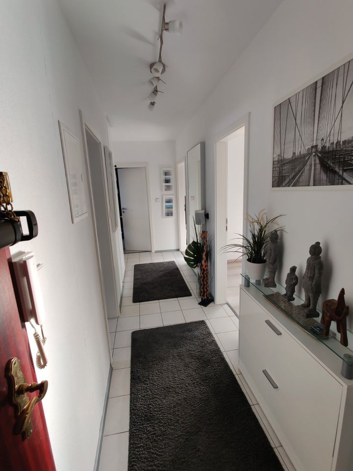 Moderne 4-Raum-Wohnung mit Balkon und Einbauküche Altwarmbüchen - Isernhagen