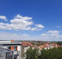 Zentralgelegene 2-Raum-Wohnung im Altbaucharme mit Balkon und Dielenfussboden - Merseburg