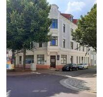 Helle Altbauwohnung mit moderner Einbauküche - Magdeburg