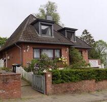 Einfamilienhaus mit Einliegerwohnung, 2 Garagen, Wintergarten - Flensburg Altstadt