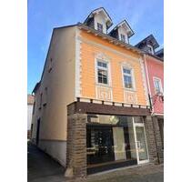 Renovierungsbedürftiges Haus mit 2,5 Etagen in Fußgängerzone - Wissen
