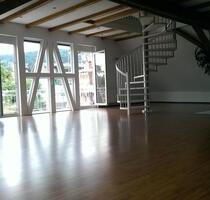 Exklusive Dachwohnung mit hochw. Einbauküche und großem Südbalkon - Haigerloch