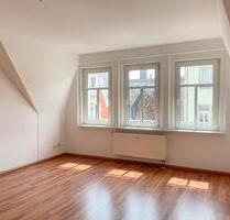 Großzügige Dachgeschosswohnung mit Balkon – zentrumsnah in Plauen!