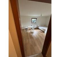 Möbliertes 1-Zi.-Apartment mit Stellplatz in Wertingen