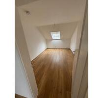 Neu renovierte 4-Zimmer-Dachgeschosswohnung im Herzen Wertingens