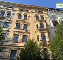 Wunderschön Altbauwohnung mit viel Stuck, Parkett, Bad mit Wanne & Dusche, Gäste-WC und 2 Balkonen - Magdeburg