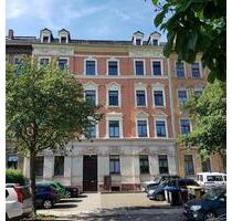 ** herrliche 3 Raum mit Balkon, neu gemalert und neue Beläge, Einbauküche in Hilbersdorf - Chemnitz