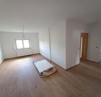 großzügige 3-Zimmer Wohnung mit Balkon und Blick über Crimmitschau, Erstbezug nach Sanierung, ab 01.09.2025