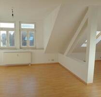 Ab Febr. 2026: 2-Zimmer-Dachwohnung mit Laminatboden, sep. Küche & Badewanne - Coswig