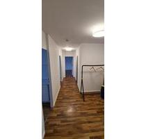 Modernisierte 3-Zimmer-Wohnung mit Balkon und Garage - Griesheim