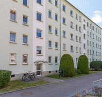 Bezugsfertige 3-Raum-Wohnung mit Balkon - Oschatz