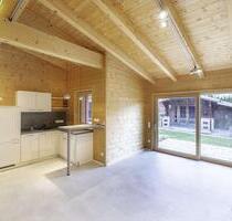 Attraktiver KfW40-Massivholzbungalow mit Garten, moderner Ausstattung zur Miete - Bayerbach Bei Ergoldsbach