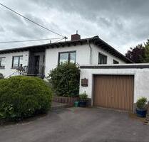 Gepflegter Bungalow mit großem Garten und verm. Einliegerwohnung - Steimel