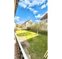 Frisch renovierte 3-Zimmer-Wohnung mit BalkonLoggia, Gartenanteil und Stellplatz Garage - Roth