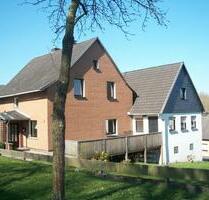 2-Fam. Haus, 2 Häuer 4+5 Zimmer Büro Vollkeller Garagen + Bauland - Höxter