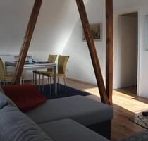 Privat: Schöne, helle möblierte DG-Wohnung in Toplage ab sofort - Stuttgart Degerloch