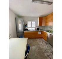 Helle 4-Zimmer-Wohnung mit Balkon, Einbauküche und 2 Stellplätzen - Untergruppenbach