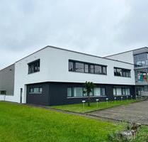 Repräsentative Bürofläche, neuwertig sonnendurchflutet 1. OG - Remshalden