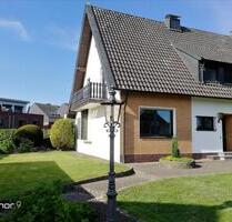 Doppelhaushälfte mit Garten - 930,00 EUR Kaltmiete, ca.  124,00 m² in Geilenkirchen (PLZ: 52511)