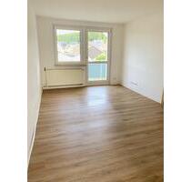 4-Raum-Wohnung mit Balkon zu vermieten! - Ehrenfriedersdorf