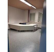 Büroräume - Nähe A71 - 1.800,00 EUR Kaltmiete, in Hohenroth (PLZ: 97618)