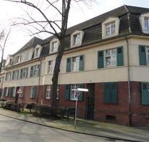 Sehr schöne 2-Zimmer-Altbauwohnung mit Einbauküche und Laminat!!! - Duisburg Huckingen