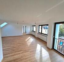 Hell, zentral, saniert! 2-Zi-Wohnung Balkon, Küche, Garage - Regensburg Kumpfmühl