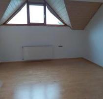 3,5-Zi-Whg (120 qm im OG) mit Holzofen, Fernwärme und Garten - Vöhringen