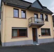 Bruchstein Bauernhaus mit Nebengebäude und Wiesen Tierhaltung erl - Kelberg