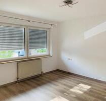 Helle 2 Zimmer-Wohnung mit Balkon und TG-Stellplatz in Laupheim - Mietingen