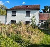 Sanierungsbedürftiges Einfamilienhaus mit Nebengelass und Scheune - Weißenfels