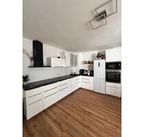 PRIVAT! Sanierte 4 Zimmer Wohnung, ideal geschnitten mit Balkon. - Augsburg Lechhausen