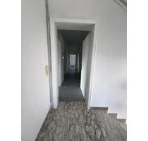 Schöne 4 Zimmer Wohnung mit Keller,Bad,Küche,WC - Landau an der Isar