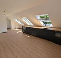 Wunderschöne, moderne und sonnige Dachgeschosswohnung mit Balkon - Greding