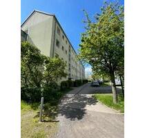 IN SANIERUNG! Sonnige 3-Zimmer mit Balkon warten auf einen neuen Mieter! - Riesa