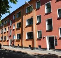 Einziehen und Wohlfühlen - schicke 2-Zimmer-Wohnung mit Vinylboden und Balkon zentral gelegen... - Krefeld