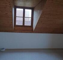 4 ZKB DG-Wohnung, 2 Balkone, ruhige Ortsrandlage - Pollenfeld