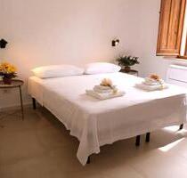 Charmante, komplett renovierte 2-Zimmer-Wohnung - Riederich