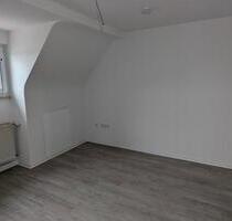Klein aber fein; teilsanierte Single-Wohnung im DG - Villingen-Schwenningen