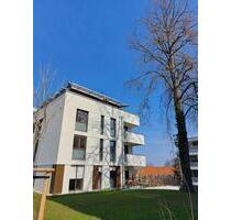 helle 4 Zimmerwohnung mit Balkon und 2 Duschbädern - Dresden Cotta