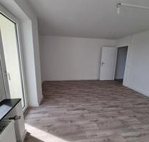Wir renovieren Ihre neue 2-Zimmer-Wohnung mit Balkon und Aufzug! - Peine