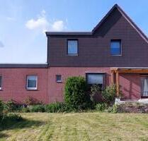 Einfamilienhaus mit großem Nebengebäude auf geräumigem Grundstück - Vechelde
